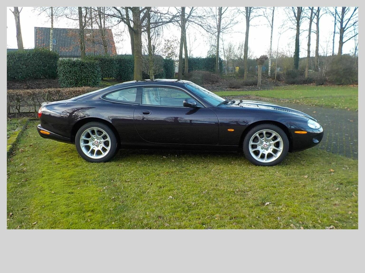 Jaguar-XKR-2